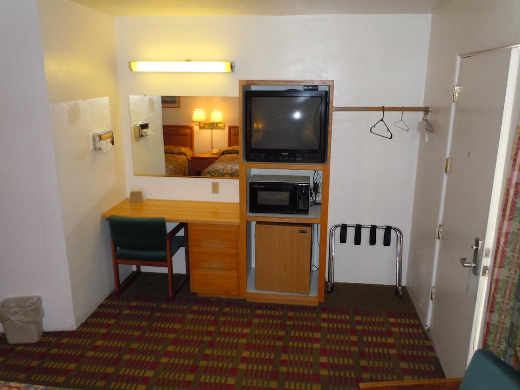 Value Inn Fallon Room photo